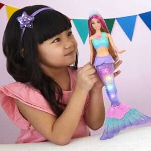Mermaid Barbie Doll with Water-Activated Twinkle Light-Up Tail, Barbie Dreamtopia Mermaid Toys, Pink-Streaked Hair​​​​